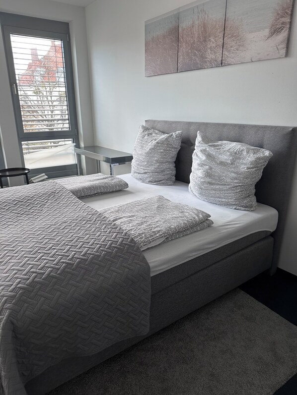 7 makuuhuonetta, Wi-Fi, vuodevaatteet