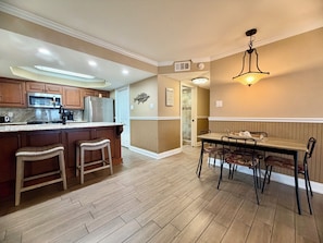 Dining - Pelican Walk 109! Come Stay Poolside on the BEACH! (Panama City Beach)