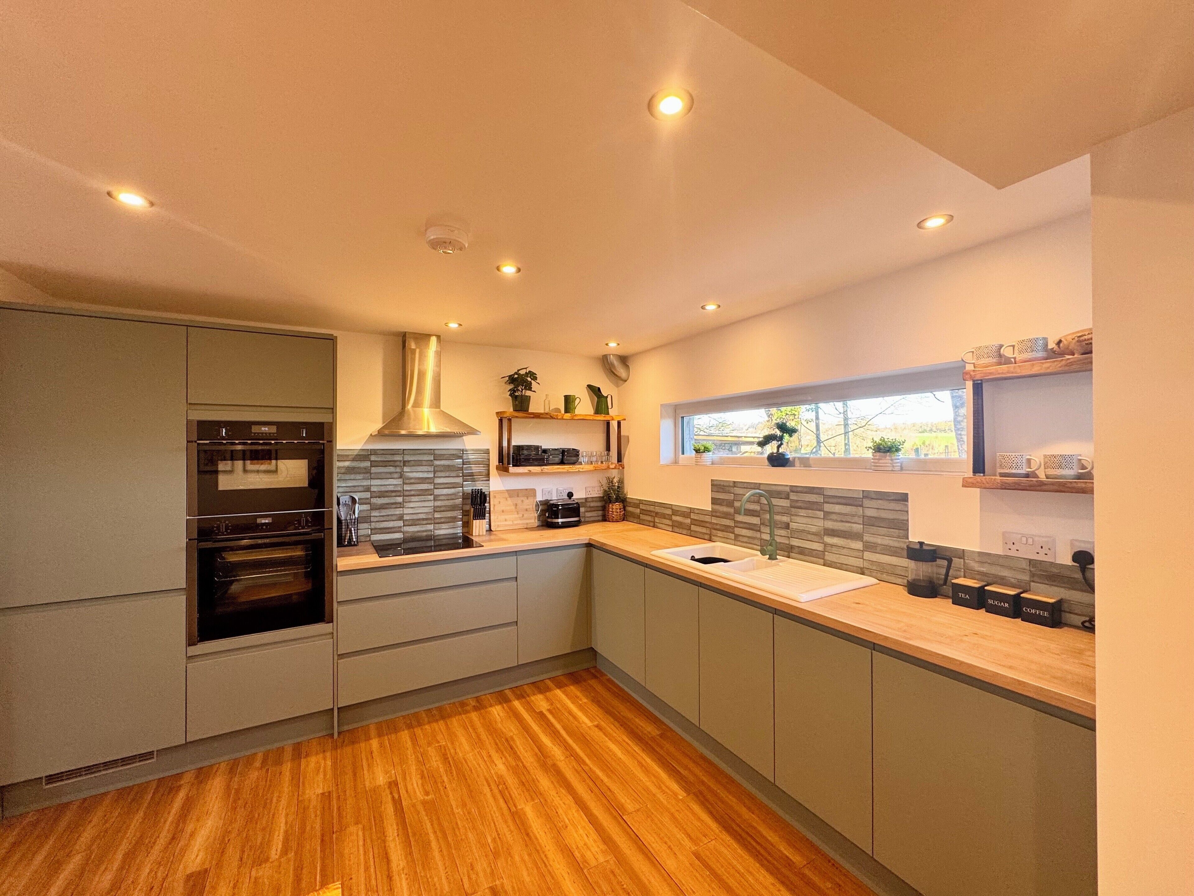 Micro-ondes, four, lave-vaisselle