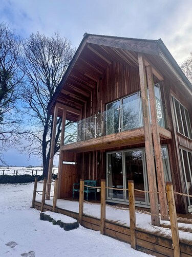 Woodpecker Lodge, Coppertop Wood, Private location with hot tub