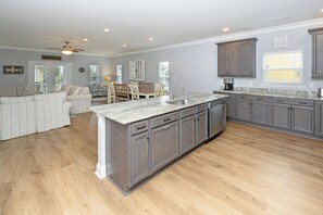 Interior - 7 Bedroom, 2nd Row with a Private Pool - Driftwood Dreams (Surfside Beach)
