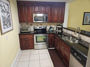 Private kitchen - Charming 2-bedroom townhome in The Landings of Largo (Largo)