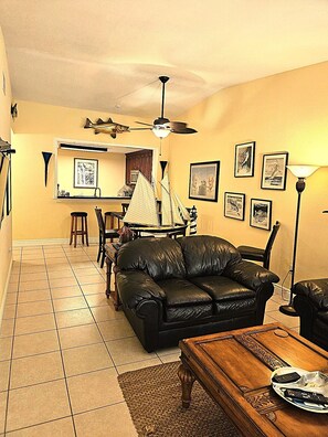 TV - Charming 2-bedroom townhome in The Landings of Largo (Largo)