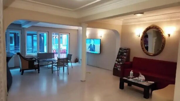 Lobby sitting area - Taksim Hotel Şato (Istanbul)