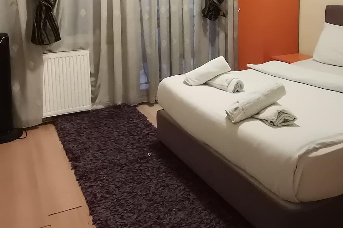 Basic Double Room, Balcony | Free WiFi