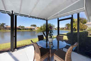 Outdoor dining - Luxury Florida Retreat with Lake Views, Pool & Spa in Prestigious Lely Resort (Naples)