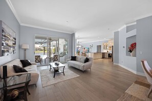 Living area - Luxury Florida Retreat with Lake Views, Pool & Spa in Prestigious Lely Resort (Naples)