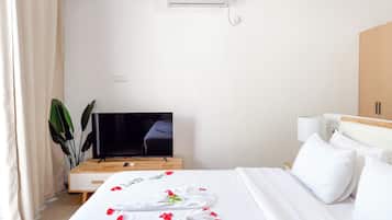 Desk, laptop workspace, iron/ironing board, free WiFi
