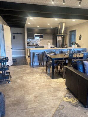 Fridge, microwave, oven, stovetop - Updated 3 Bedroom Slope Side Condo (Mt. Crested Butte)