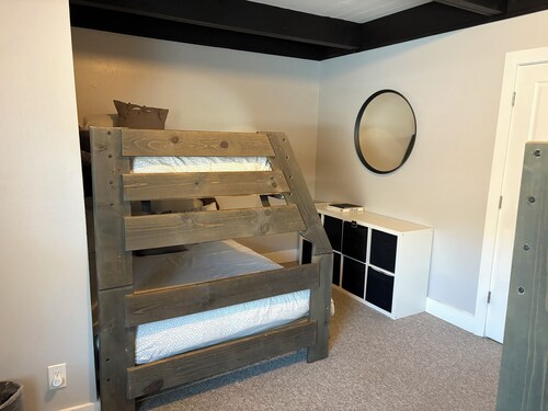 Updated 3 Bedroom Slope Side Condo