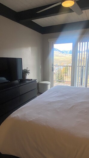 3 bedrooms, iron/ironing board, WiFi, bed sheets - Updated 3 Bedroom Slope Side Condo (Mt. Crested Butte)