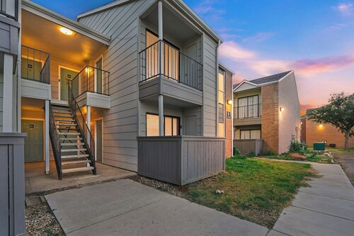 District West Apartments | Simple. Modern. Home.