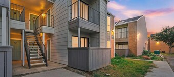 District West Apartments | Simple. Modern. Home.