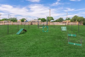 Sports court - District West Stay | Cozy, Nice & Convenient (Lubbock)