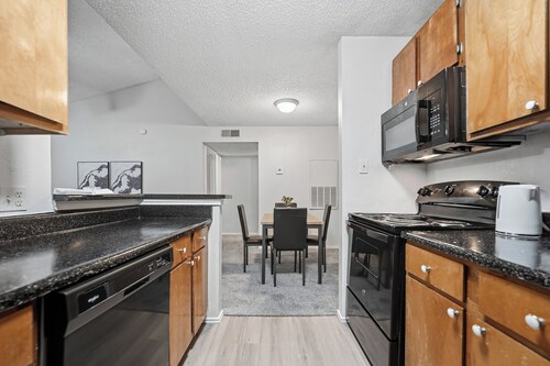 District West Stay | Cozy, Nice & Convenient