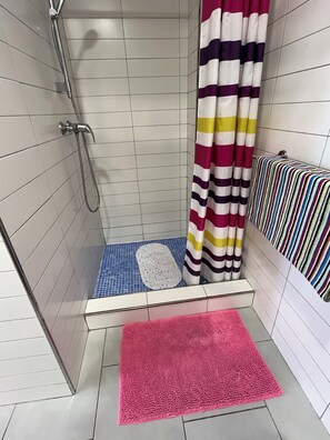 Shower, hair dryer, towels, soap - Sea sunrise (Guardamar del Segura)
