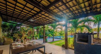 Casa em Imbassaí próxima da Praia e com Piscina