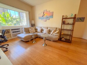 Smart TV - Hawaii Oasis 2-Bedroom at The Cove Waikiki | Pool (Honolulu)