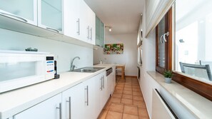 Fridge, microwave, oven, dishwasher - Villa Figs beachfront apartman 1 by Villas Guide (Cesarica)