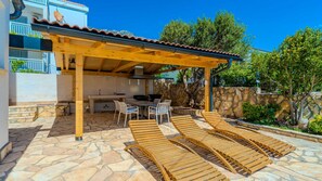 Outdoor dining - Villa Figs beachfront apartman 1 by Villas Guide (Cesarica)
