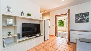 Living area - Villa Figs beachfront apartman 1 by Villas Guide (Cesarica)
