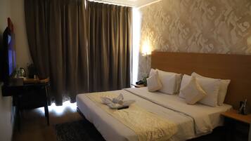 In-room safe, desk, laptop workspace, soundproofing