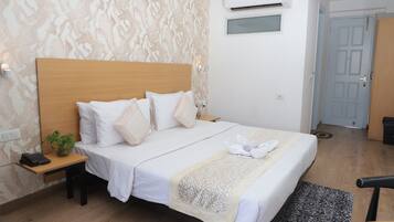 Caja de seguridad en la habitación y escritorio