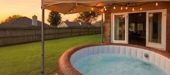 Downtown Oasis • Hot Tub + Game Room Fun - Cozy