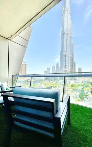 Property grounds - 3 bdr Chic Apt with Burj Khalifa & Fountain views! (Dubai)