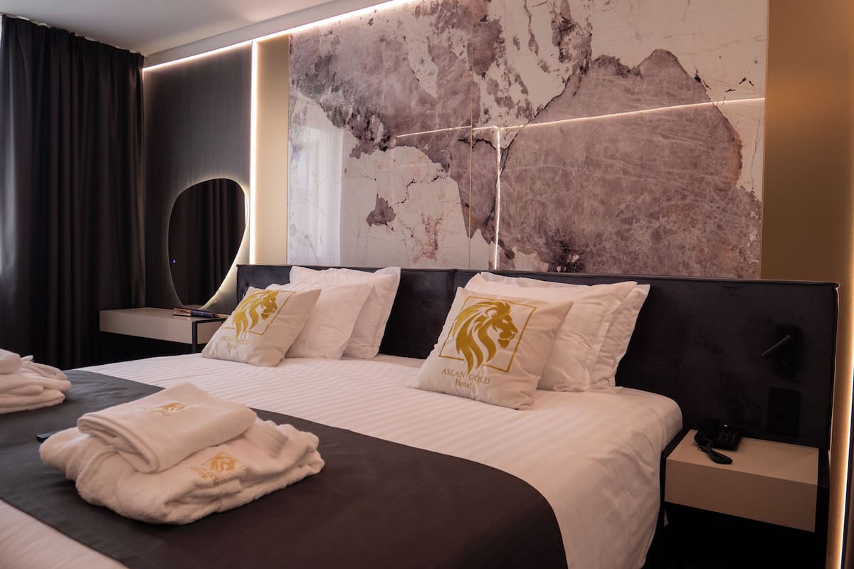 Luxury Double Room, 1 King Bed | In-room safe, desk, laptop workspace, blackout drapes