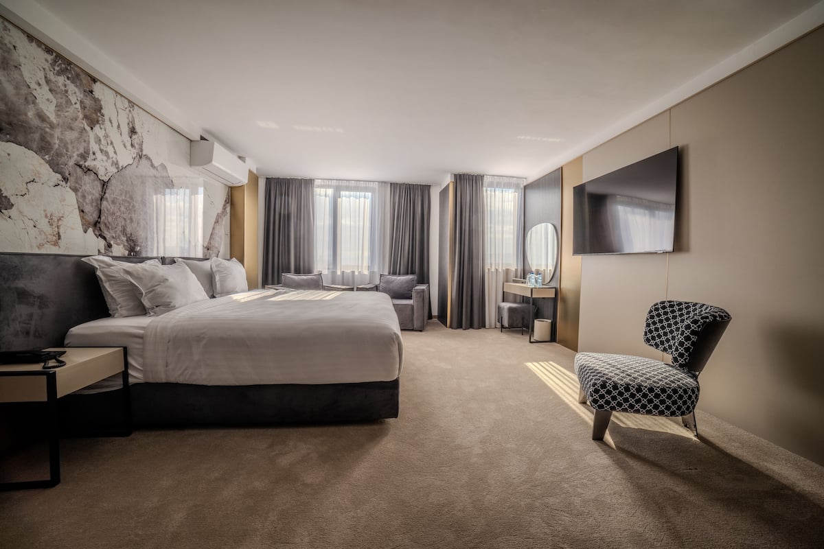 Exclusive Studio, Multiple Beds, City View | In-room safe, desk, laptop workspace, blackout drapes