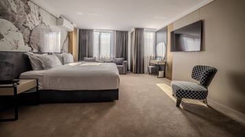 Exclusive-Studio, Mehrere Betten, Stadtblick | Zimmersafe, Schreibtisch, laptopgeeigneter Arbeitsplatz