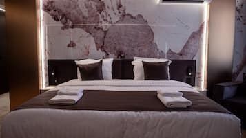 Exclusive Studio, Multiple Beds, City View | In-room safe, desk, laptop workspace, blackout drapes