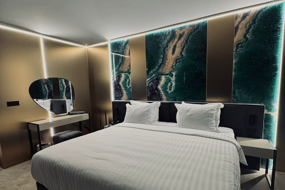 Exclusive Apartment, 1 King Bed with Sofa bed, City View | In-room safe, desk, laptop workspace, blackout drapes