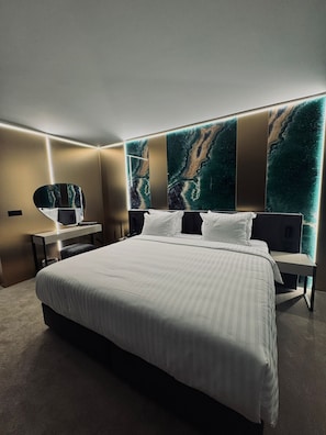 Exclusive Apartment, 1 King Bed with Sofa bed, City View | In-room safe, desk, laptop workspace, blackout drapes