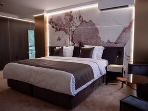 Exclusive Studio, Multiple Beds, City View | In-room safe, desk, laptop workspace, blackout drapes