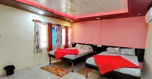 Habitación familiar | Escritorio, wifi gratis, ropa de cama