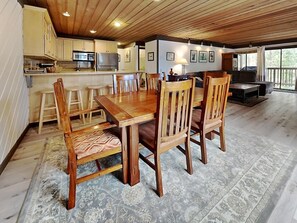 Dining - Slopeside Condo with Fireplace (Mammoth Lakes)