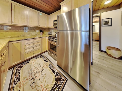 Snowbird 112 2 Bedroom Condo