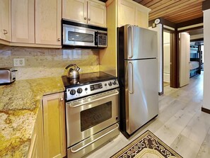 Private kitchen - Slopeside Condo with Fireplace (Mammoth Lakes)