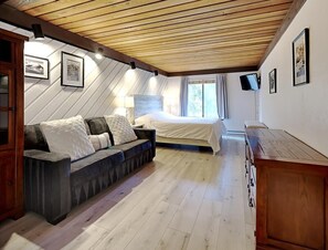 Condo, 2 Bedrooms | 2 bedrooms, free WiFi - Slopeside Condo with Fireplace (Mammoth Lakes)