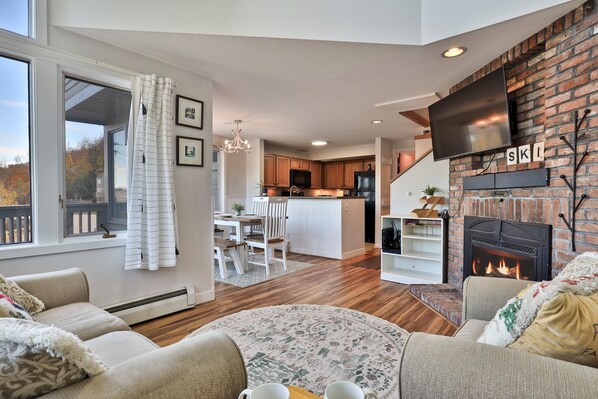 Condo, 2 Bedrooms | Living area