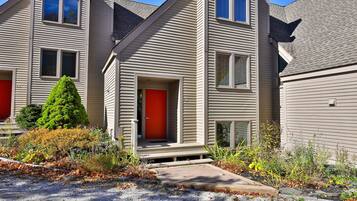 Condo, 2 Bedrooms | Exterior