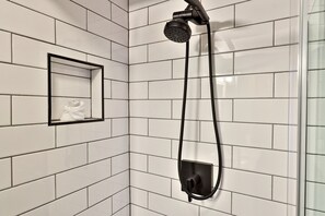 Appart'hôtel, 2 chambres | Salle de bain | Serviettes fournies