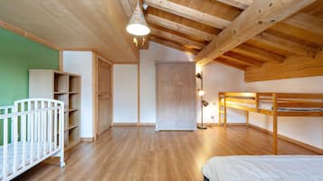 3 bedrooms, iron/ironing board, WiFi