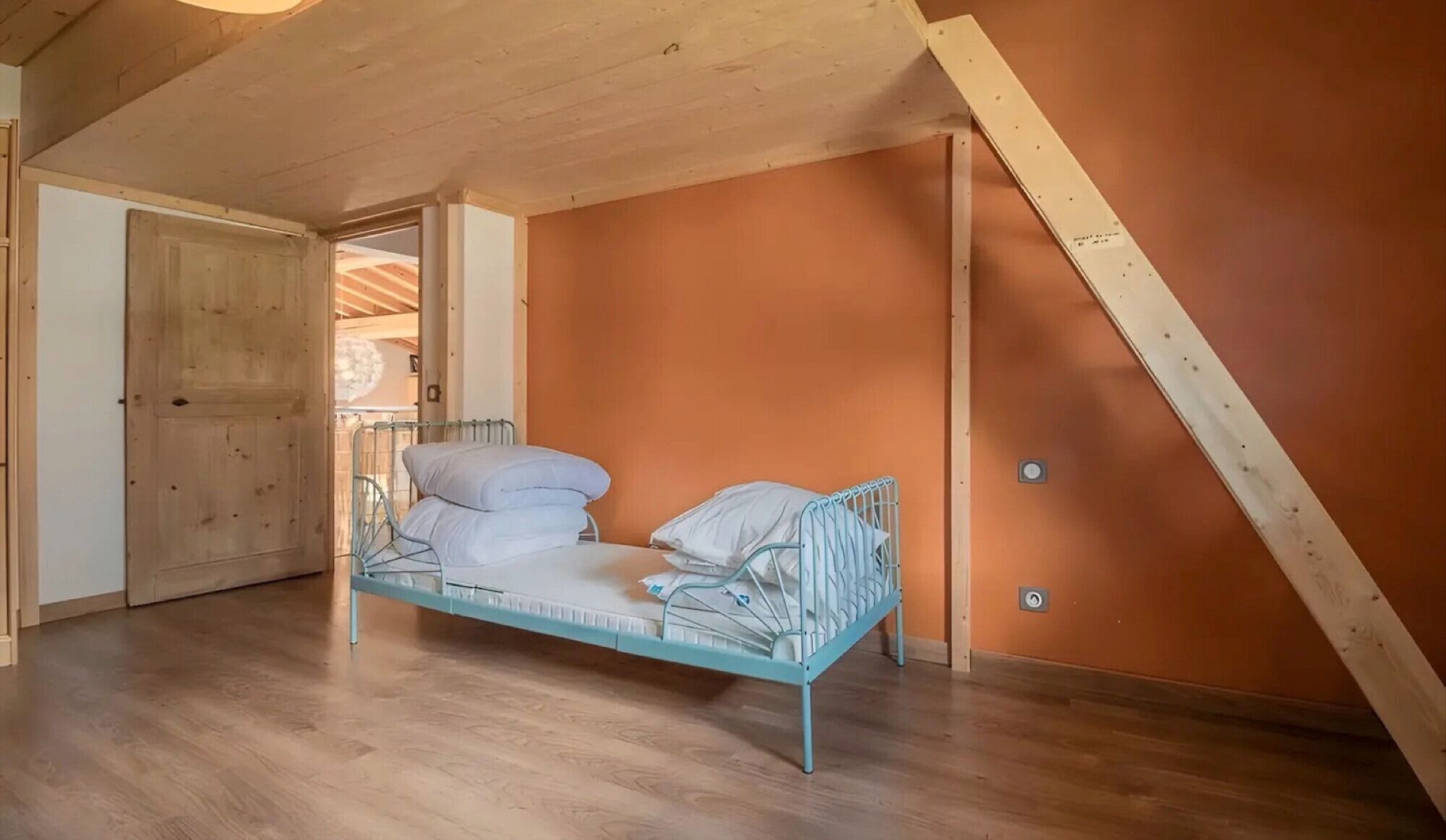 3 makuuhuonetta, silitysrauta/-lauta, Wi-Fi