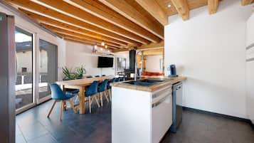 雪櫃、微波爐、焗爐、爐具