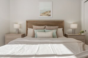 6 bedrooms, desk, laptop workspace, iron/ironing board - Sandy Cheeks 6 Bedroom Townhouse (St. George)