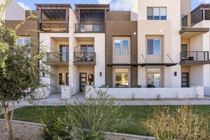 Exterior - Sandy Cheeks 6 Bedroom Townhouse (St. George)
