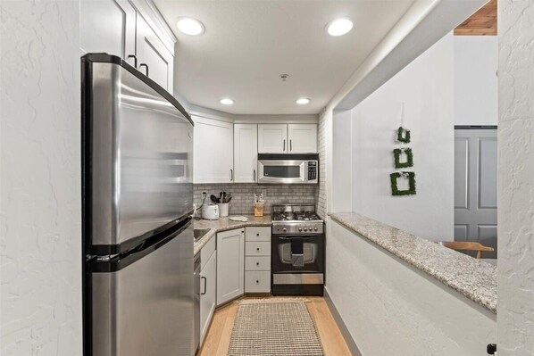 Villa, 2 Bedrooms | Private kitchen | Fridge, oven, coffee/tea maker, toaster - Villa 3023 2 Bed 2 Bath Full Kitchen 2 Bedroom Villa (Midway)